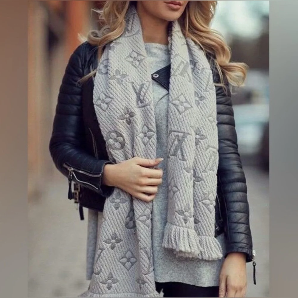 LOUIS VUITTON AUTHENTIC SHINE LOGOMANIA Pearl/ Gray SCARVE
